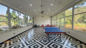 Games room - Mountain Woods Farm Stay (Khalapur)