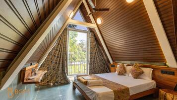 Chalet, Mountain View | Laptop workspace, soundproofing, free WiFi