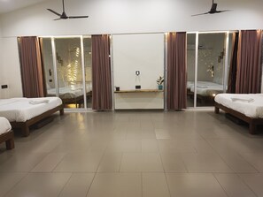 Laptop workspace, free WiFi - Mountain Woods Farm Stay (Khopoli)