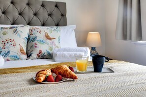 3 bedrooms, desk, iron/ironing board, travel cot