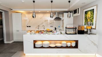 Desayuno continental los fines de semana (EUR 10 por persona)