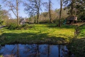 المنطقة المحيطة بالمنشأة