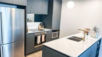 Réfrigérateur, plaque de cuisson, lave-vaisselle, cafetiÚre/bouilloire