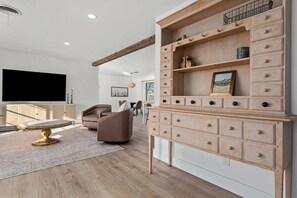 TV, fireplace - Prickly Pear Patio - Fire Pit & Close to Main St (Fredericksburg)