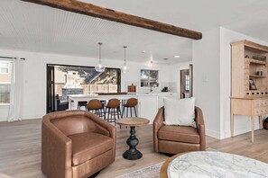 TV, fireplace - Prickly Pear Patio - Fire Pit & Close to Main St (Fredericksburg)