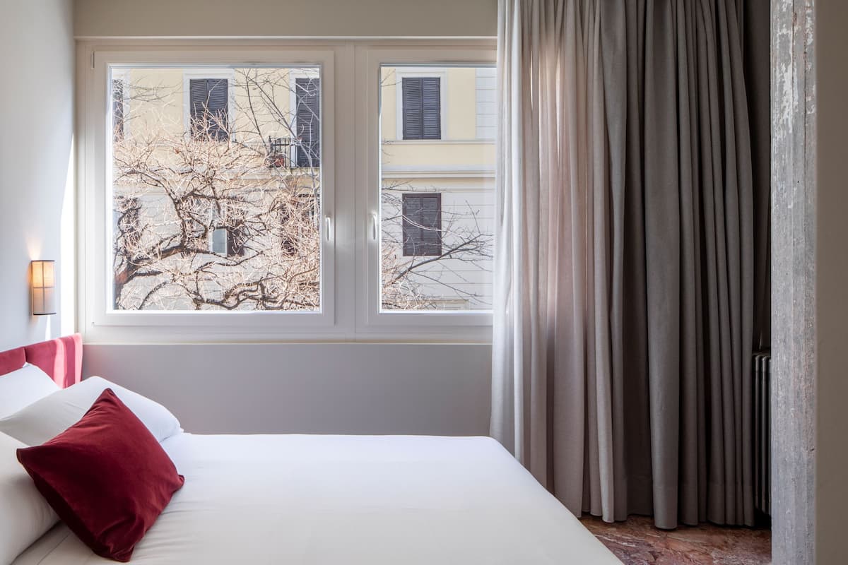 1 slaapkamer, een minibar, een kluis op de kamer, een bureau