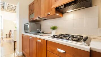 Mikrobølgeovn, ovn, kogeplade, opvaskemaskine