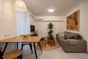 TV - Lofos Lumina 1 with Private Garden (Athens)