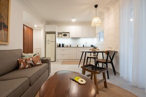 TV - Lofos Lumina 1 with Private Garden (Athens)