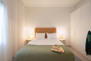 1 chambre, fer et planche à repasser