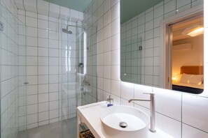 Shower, hair dryer, soap, shampoo - Lofos Lumina 6 (Athens)