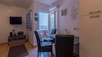 Standard Studio, Balcony, Sea View | In-room dining