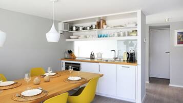 雪櫃、微波爐、爐具、洗碗機