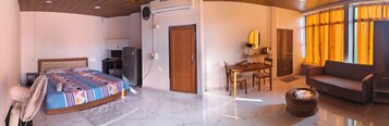 Suite Confort, vistas a la ciudad | Escritorio, wifi gratis, ropa de cama