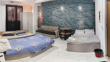 Chambre Quadruple Classique | 1 chambre, bureau, Wi-Fi gratuit, draps fournis