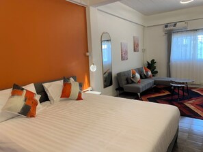 Desk, soundproofing, iron/ironing board, free WiFi - Mana restaurant and boutique hotel (Khon Kaen)
