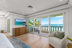 TV - Lanikai Luxury 5 Bedroom Beachfront Estate - limited time OFFER (Kailua)