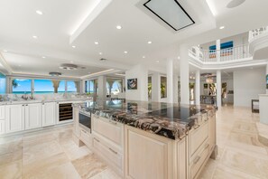 Mikrobølgeovn, ovn, kogeplade, opvaskemaskine