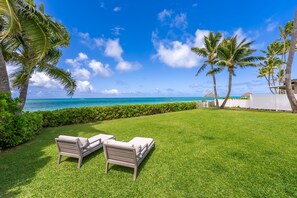 Property grounds - Lanikai Luxury 5 Bedroom Beachfront Estate - limited time OFFER (Kailua)