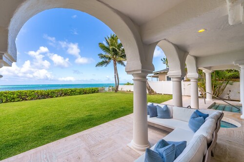 Lanikai Luxury 5 Bedroom Beachfront Estate - August & September SPECIAL DEAL