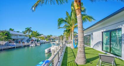 Paradise Oceanside Estate- 6 Bedrooms & 9 BR + Office + Theater Room – SLEEPS 14