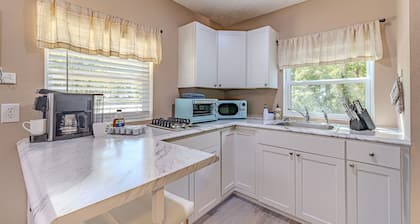 Cozy Studio Retreat Close to East TN & SC Sites