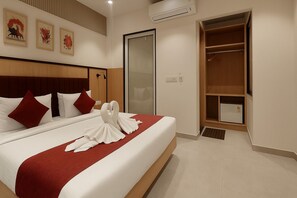Superior Room | Travel cot, free WiFi, bed sheets - Hotel Vyom (sunderpur)