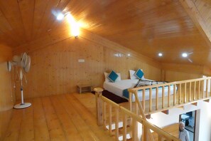 Family Duplex | Iron/ironing board, free WiFi, bed sheets - The Majestic Cedar (Kasauli)