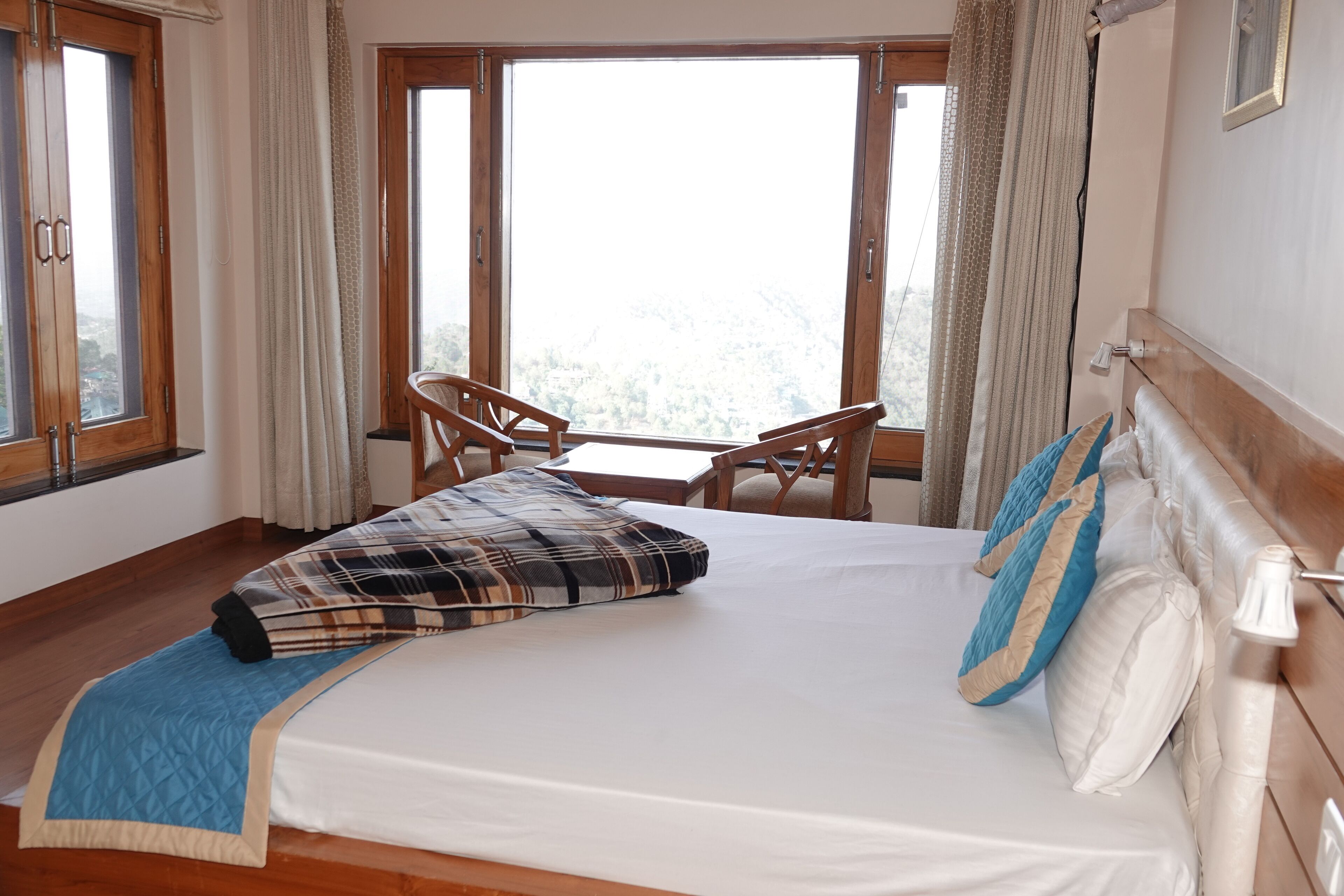 Habitación familiar doble, 2 habitaciones | Tabla de planchar con plancha, wifi gratis, ropa de cama