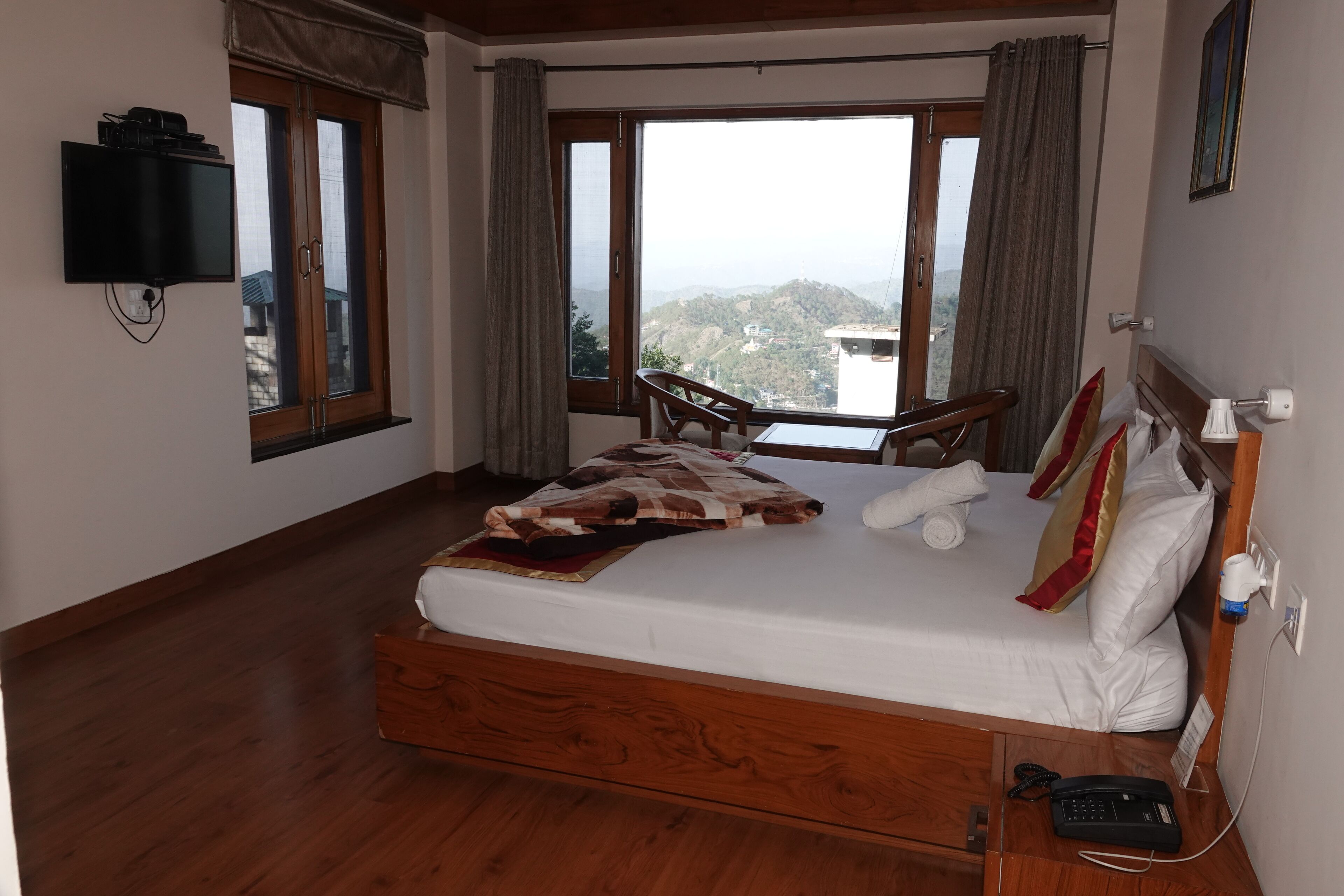 Deluxe Single Room | Iron/ironing board, free WiFi, bed sheets