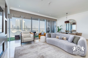 2-Bedroom Apartment with Panoramic Burj Khalifa and Fountain View | Vardagsrum | Platt-tv