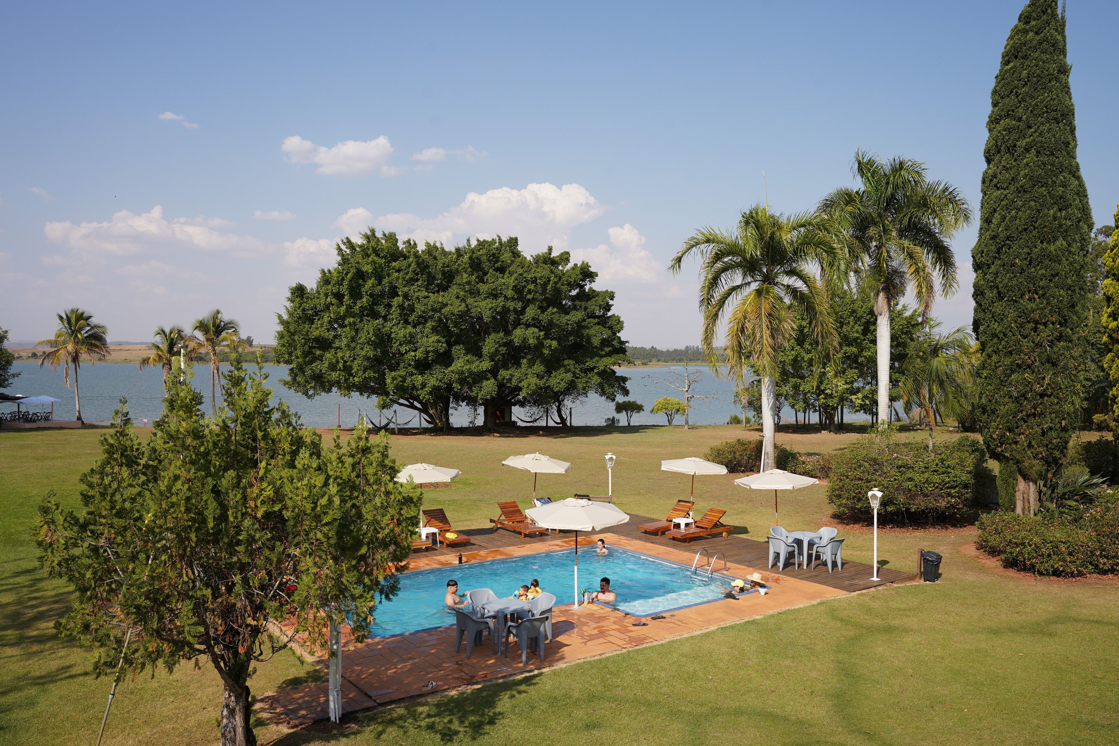 حمّام سباحة خارجي