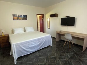 Suíte conforto, vista para o jardim | 1 quarto, espaço de trabalho para notebook