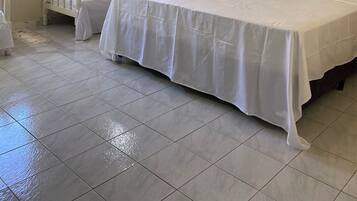 Suíte família, ao lado do lago | 1 quarto, espaço de trabalho para notebook