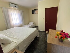 Suíte conforto, vista para o jardim | 1 quarto, espaço de trabalho para notebook