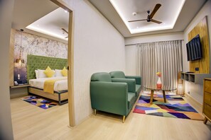 Suite de luxe, balcó | 1 dormitori, caixa forta a l'habitació i wifi gratuïta