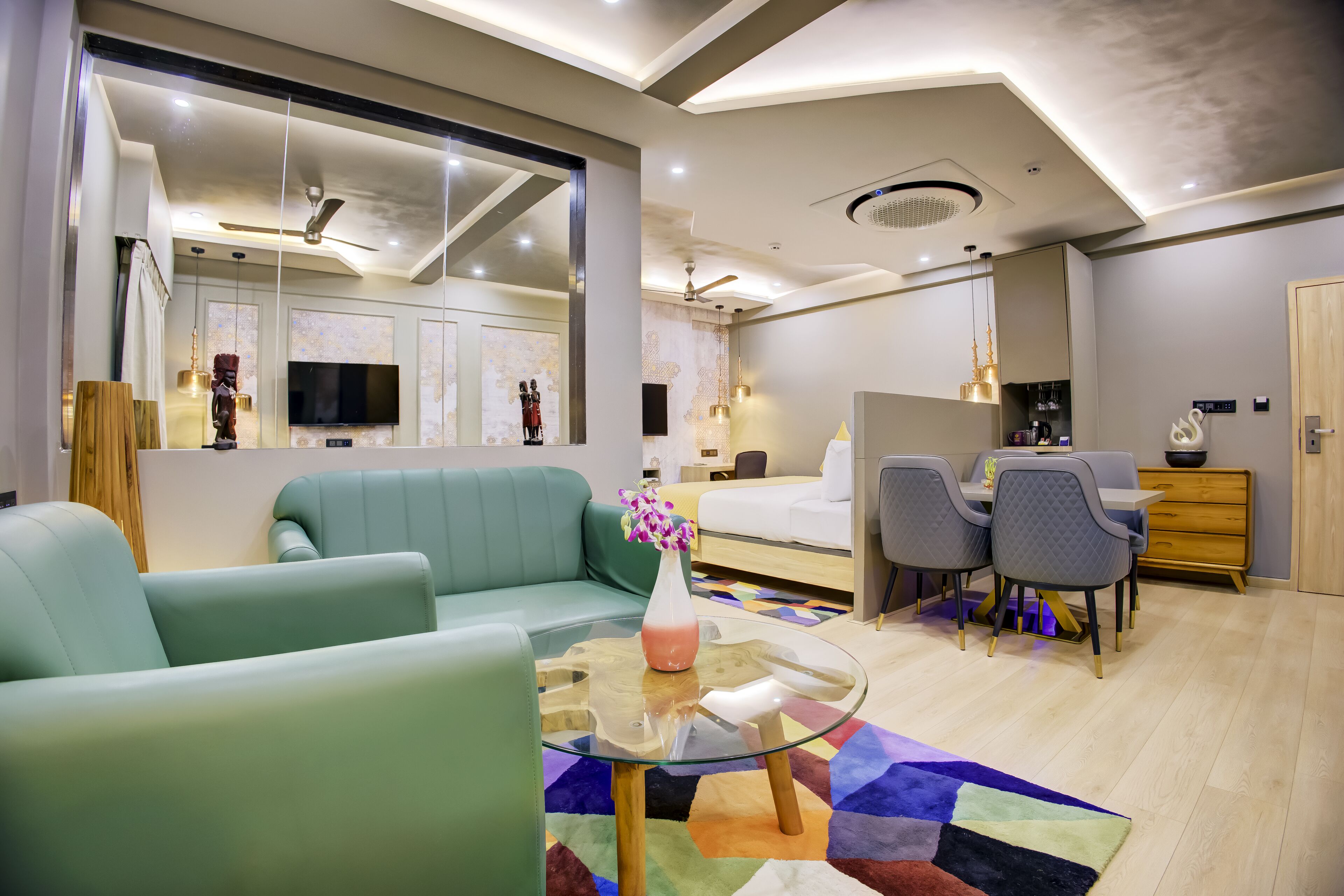 Luxury Suite, Balcony | In-room safe, free WiFi