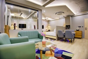 Luxury Suite, Balcony - Cozzet Mahad (Mahad)