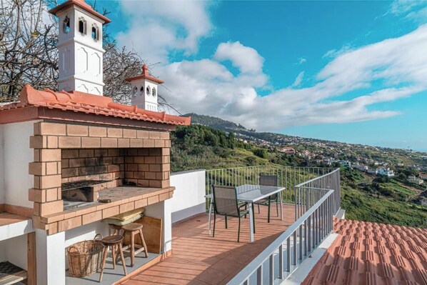 Outdoor dining - Villa Pitaias Forno (Calheta)