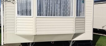 Spacious 6 berth caravan with decking. Indoor Heated pool on site!!