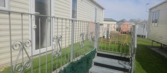 Spacious 6 berth caravan with decking. Indoor Heated pool on site!!