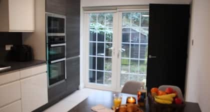 3brs,2.5bthrms, WIFI, gated parking for 2 cars, Discount on Long Term bookings!