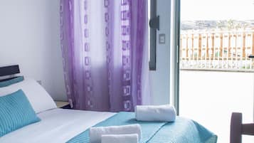 1 bedroom, bed sheets