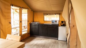 Apartment | Private kitchen - Terrace Apartment With Forest (Manhay)
