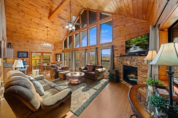 Smart TV, chimenea, videojuegos, futbolito