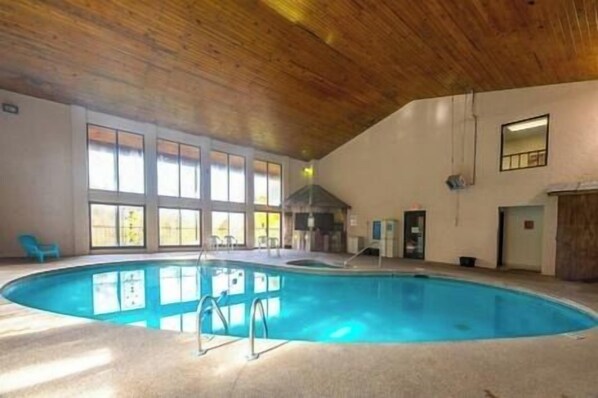 Pool - Dream Chaser (Pigeon Forge)