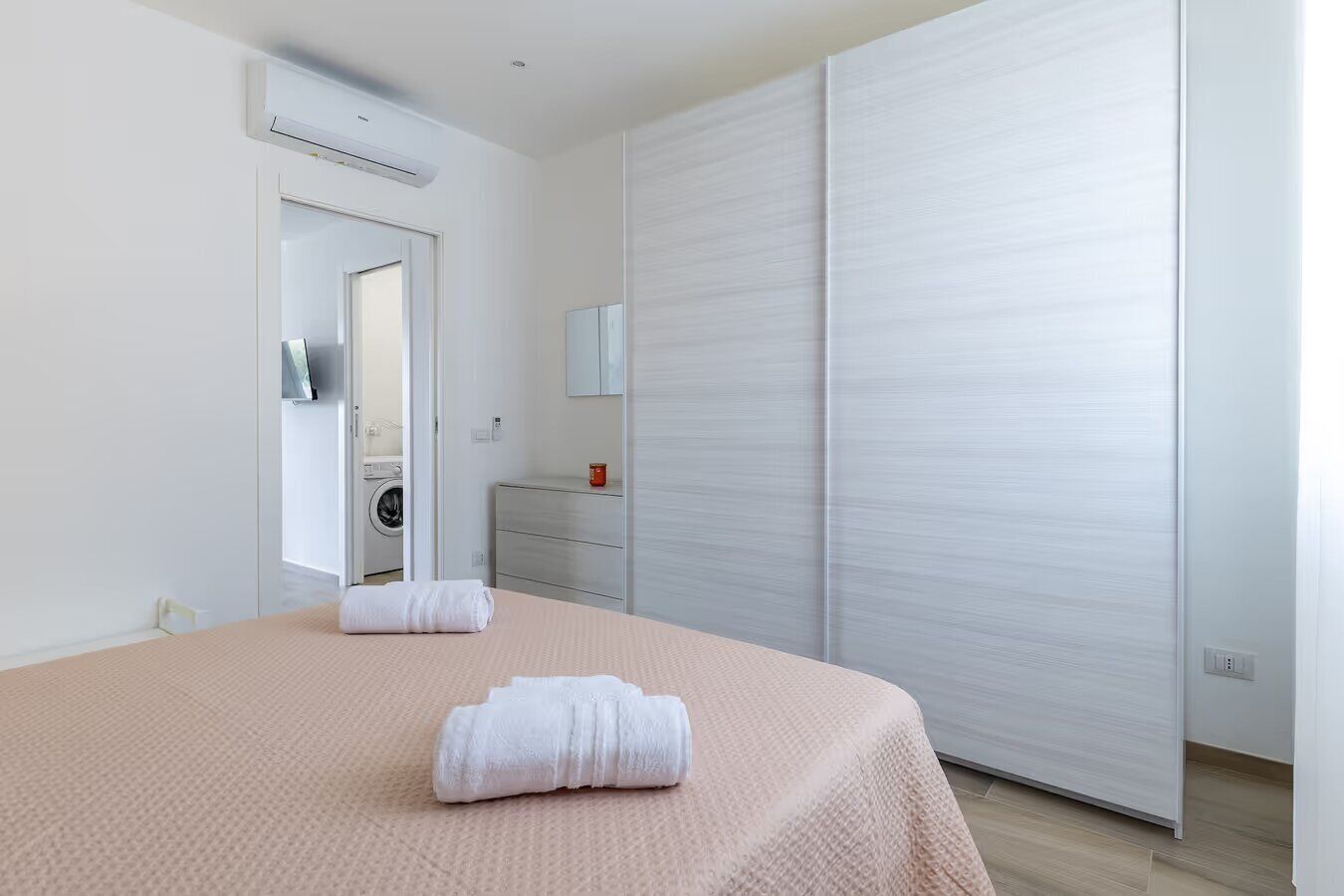 5 bedrooms, WiFi, bed sheets