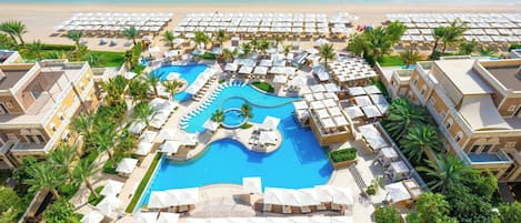 附近的私人海灘、免費海灘接駁車、小屋 (收費)、躺椅