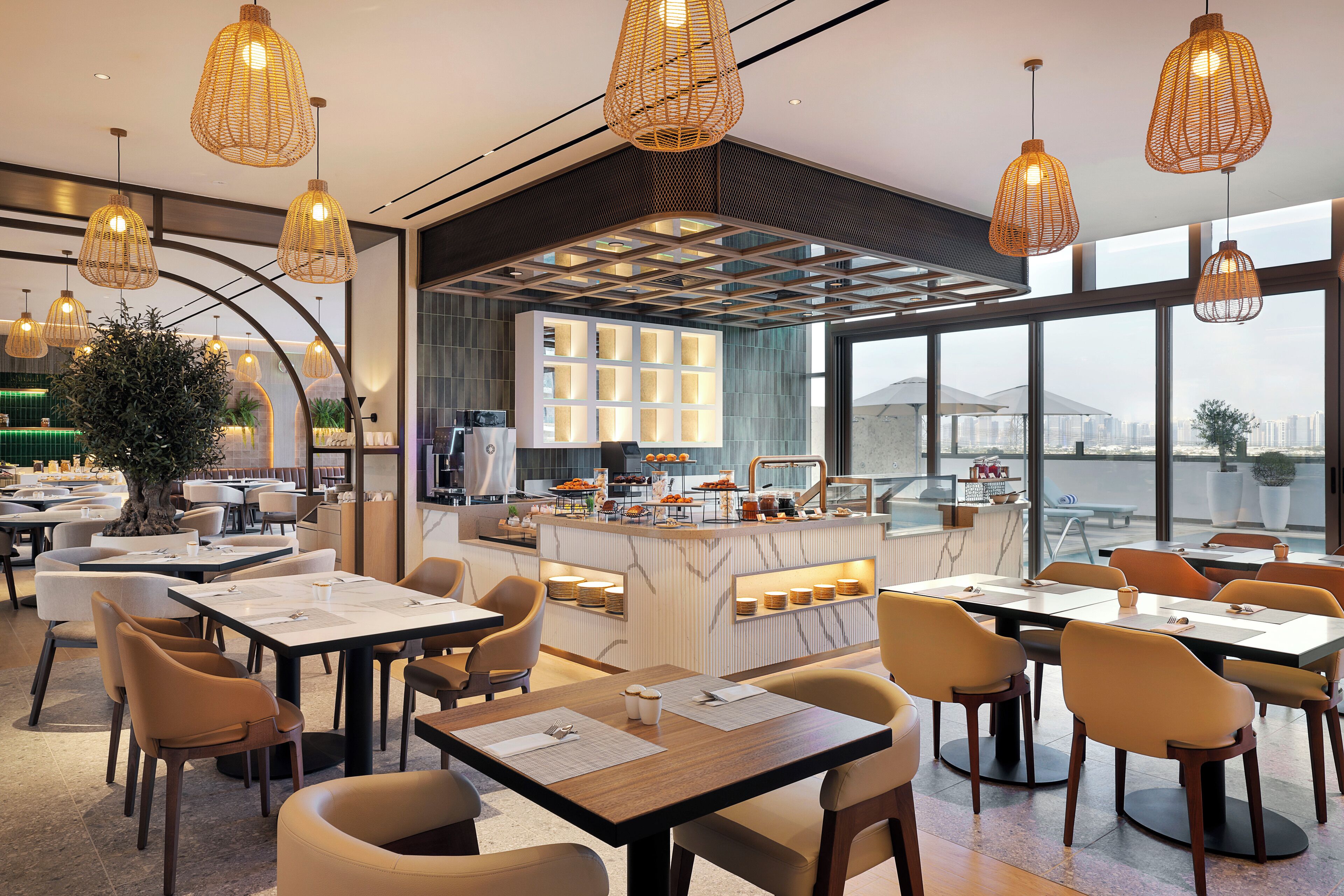 Petit déjeuner buffet (60 AED par personne)