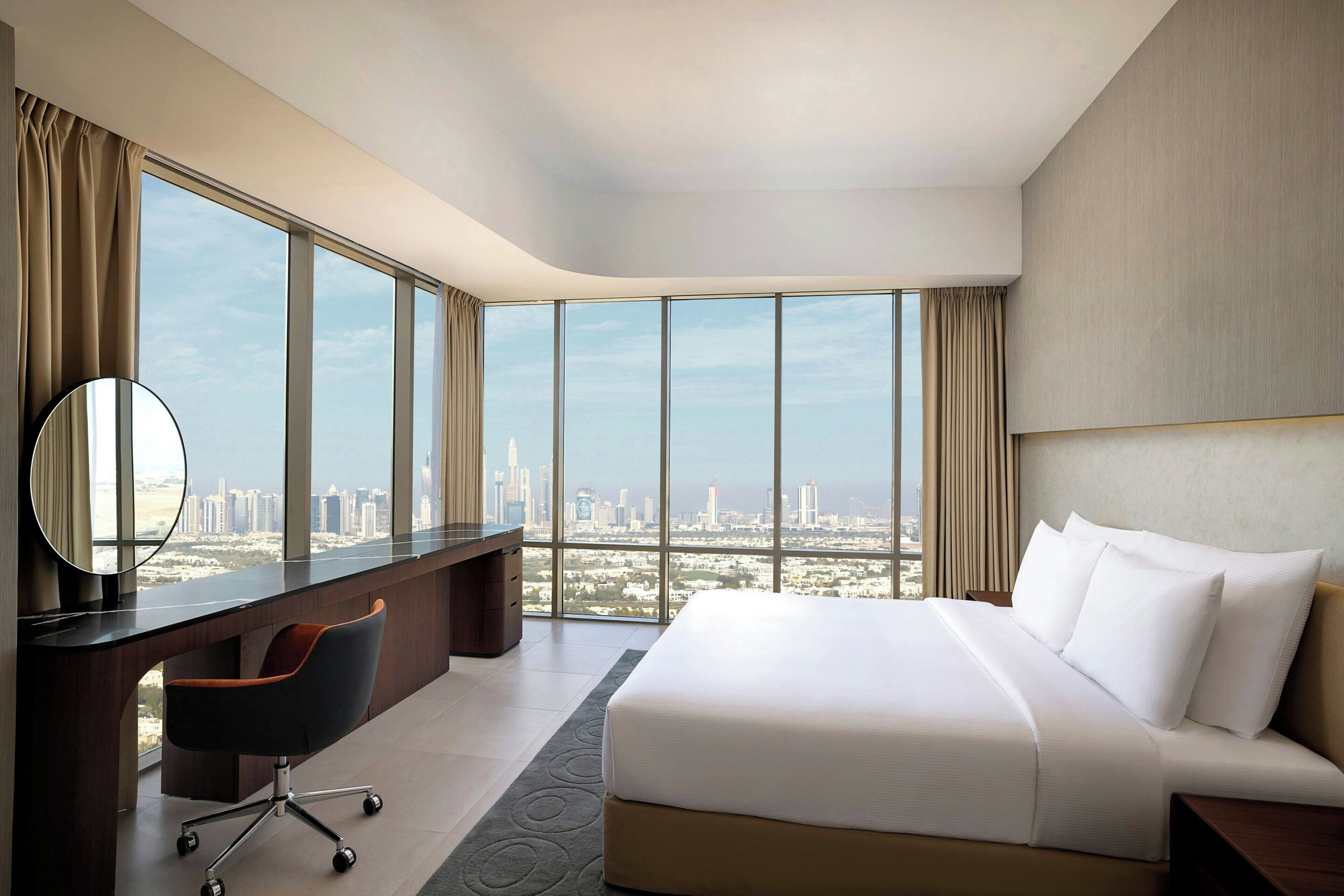 Suite – club, 1 soverom | Safe på rommet, skrivebord og skrivebord for bærbar PC